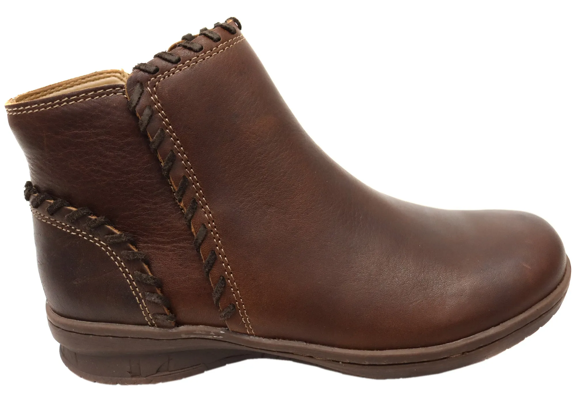Comfortiva Fallston Womens Comfortable Wide Fit Leather Ankle Boots High Traction Snow Trekker