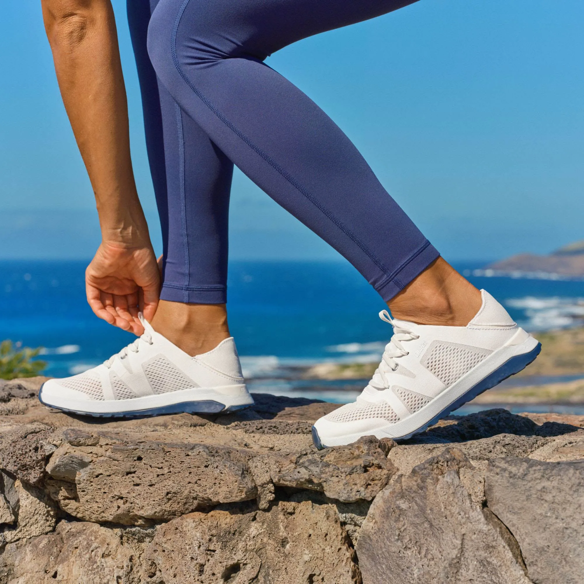 Huia - White Built-in wear