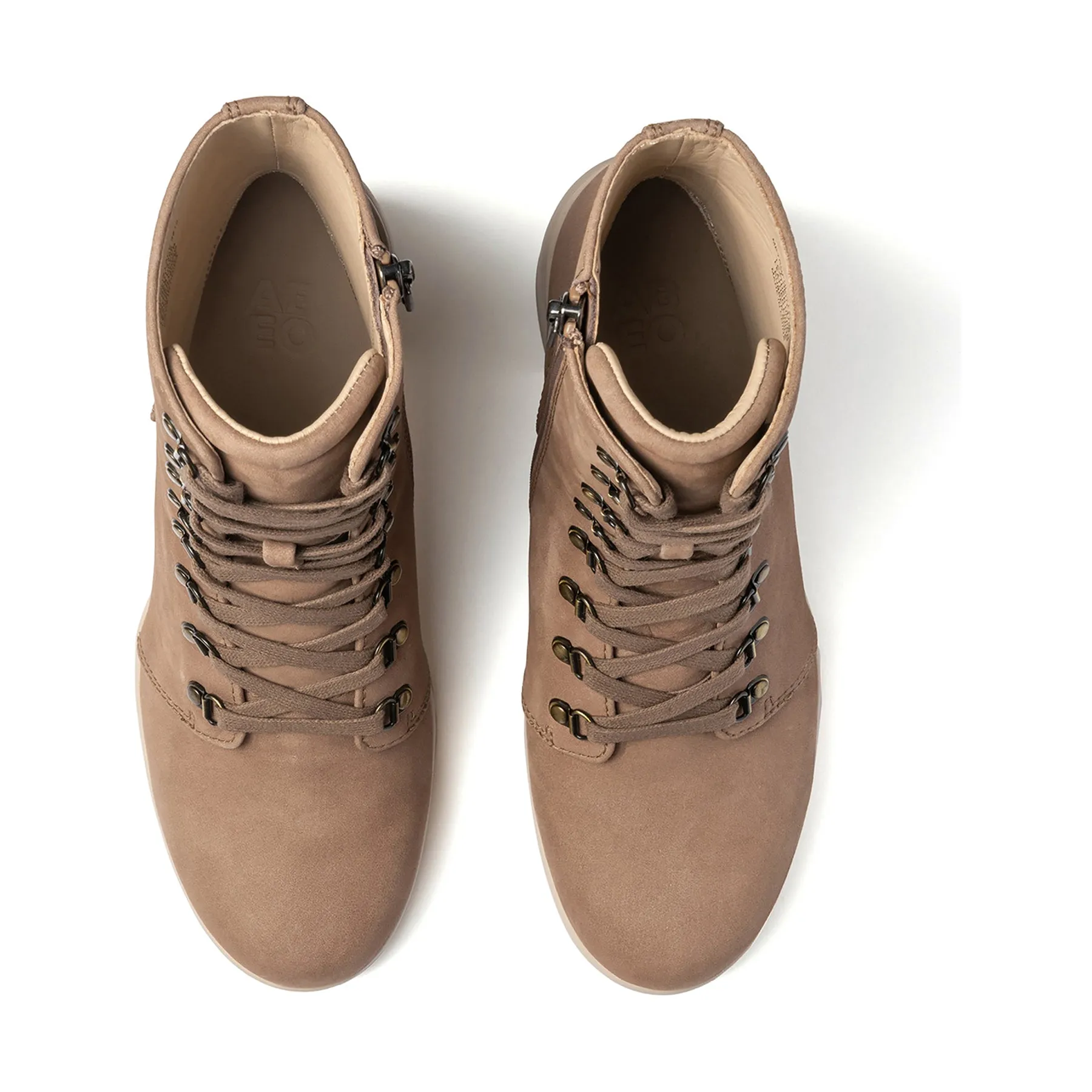 sweat-wicking Slip-On Style Metropolis Lace