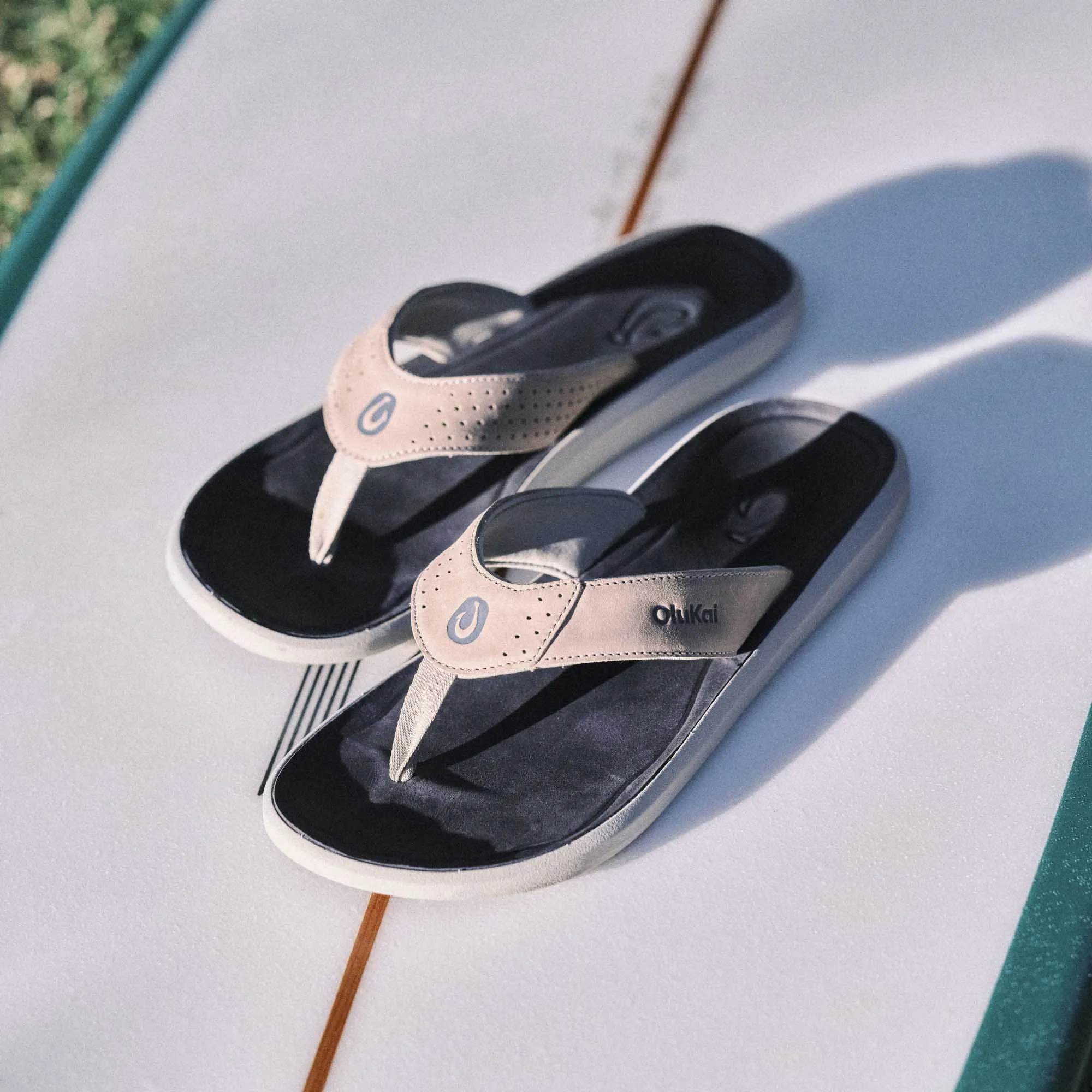 Tropical Leaf Slide Style Pili - Ash / Mood Indigo