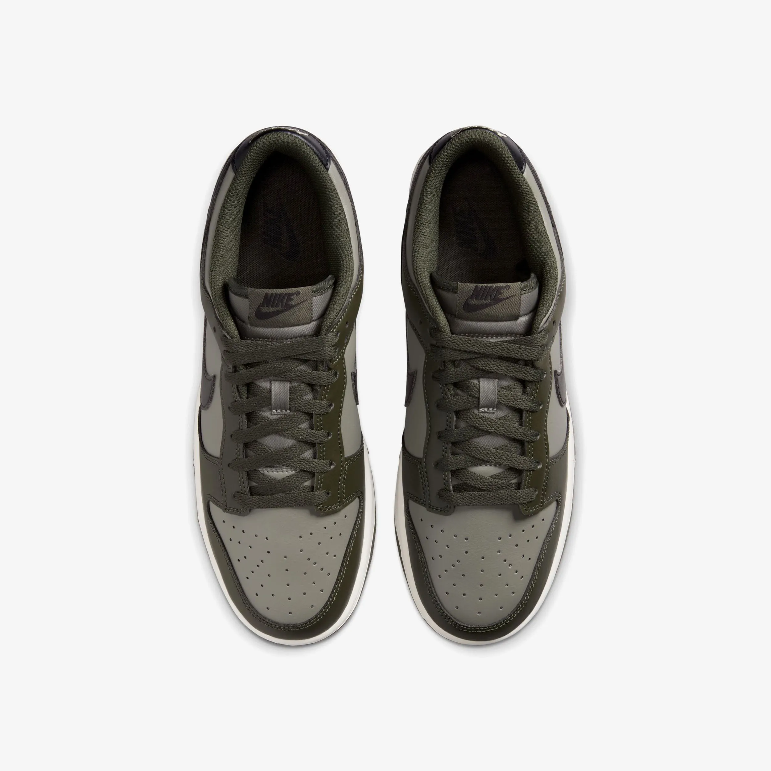 Dunk Low Retro Durable outsole