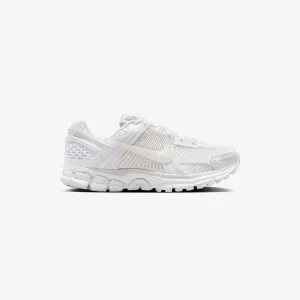 Supportive Core Office Workers Future Walk Wmns Zoom Vomero 5 SE