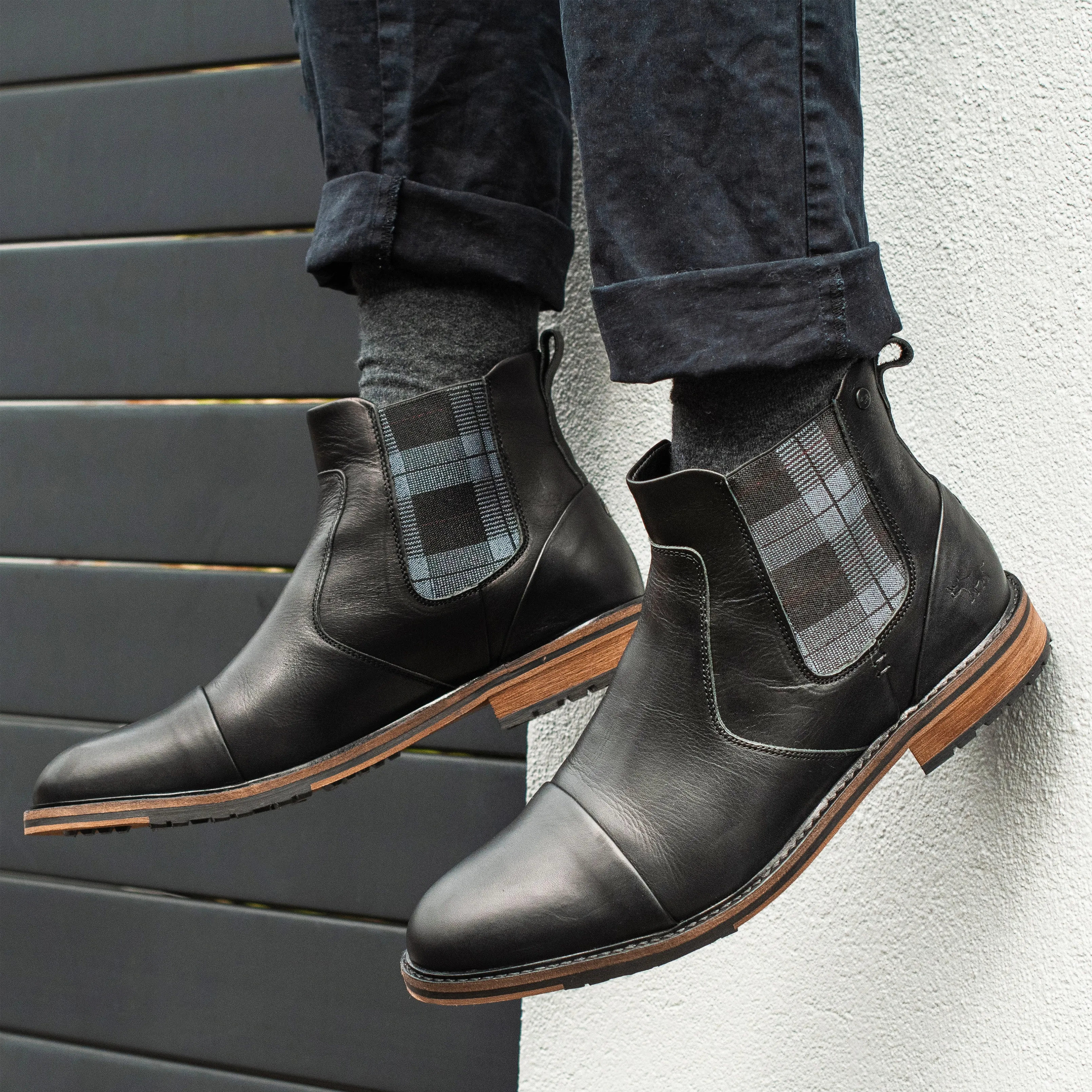 Fargo Chelsea Boots Black Race Pace