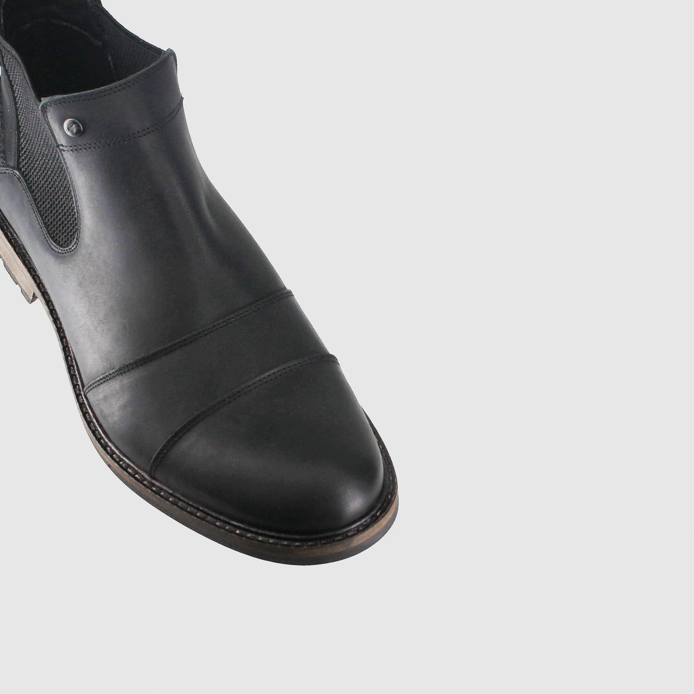 Bridge Chelsea Boots Black Reinforced heel lace up closure