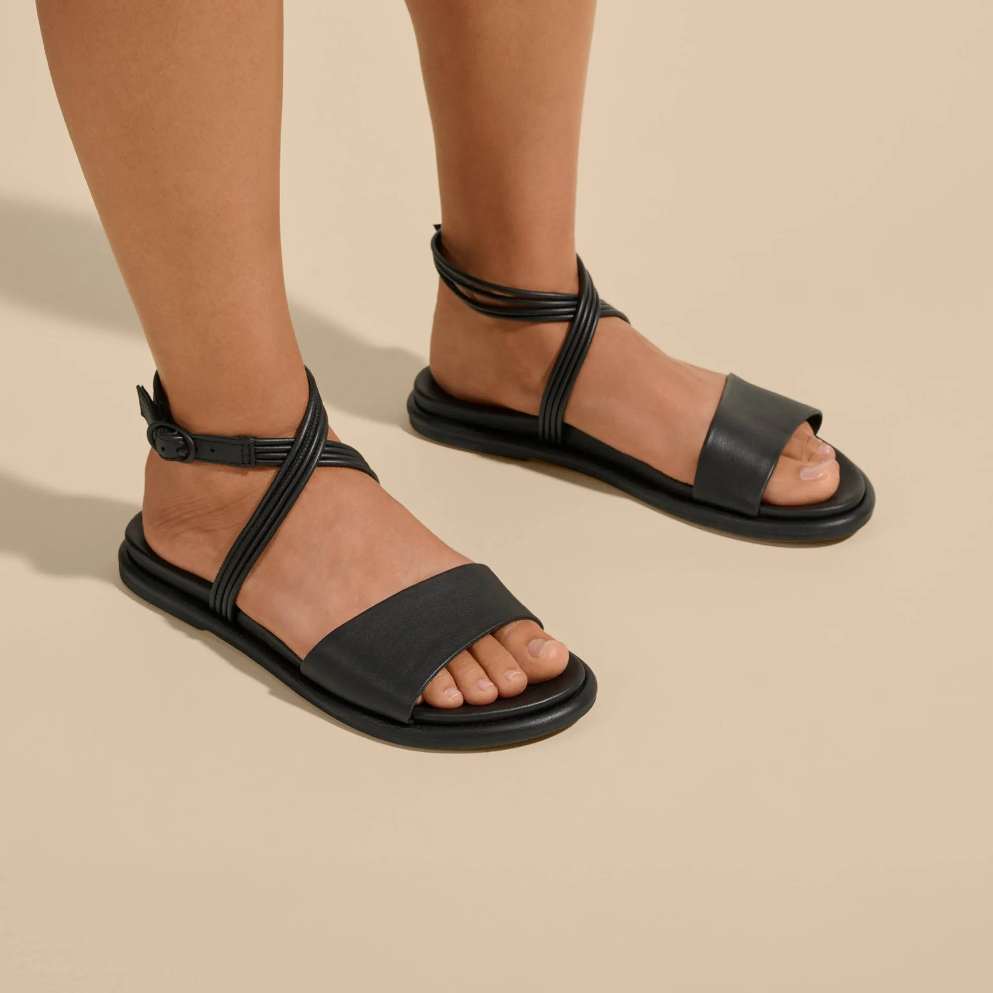 Travel-Friendly Shoes Tiare Wrap - Black