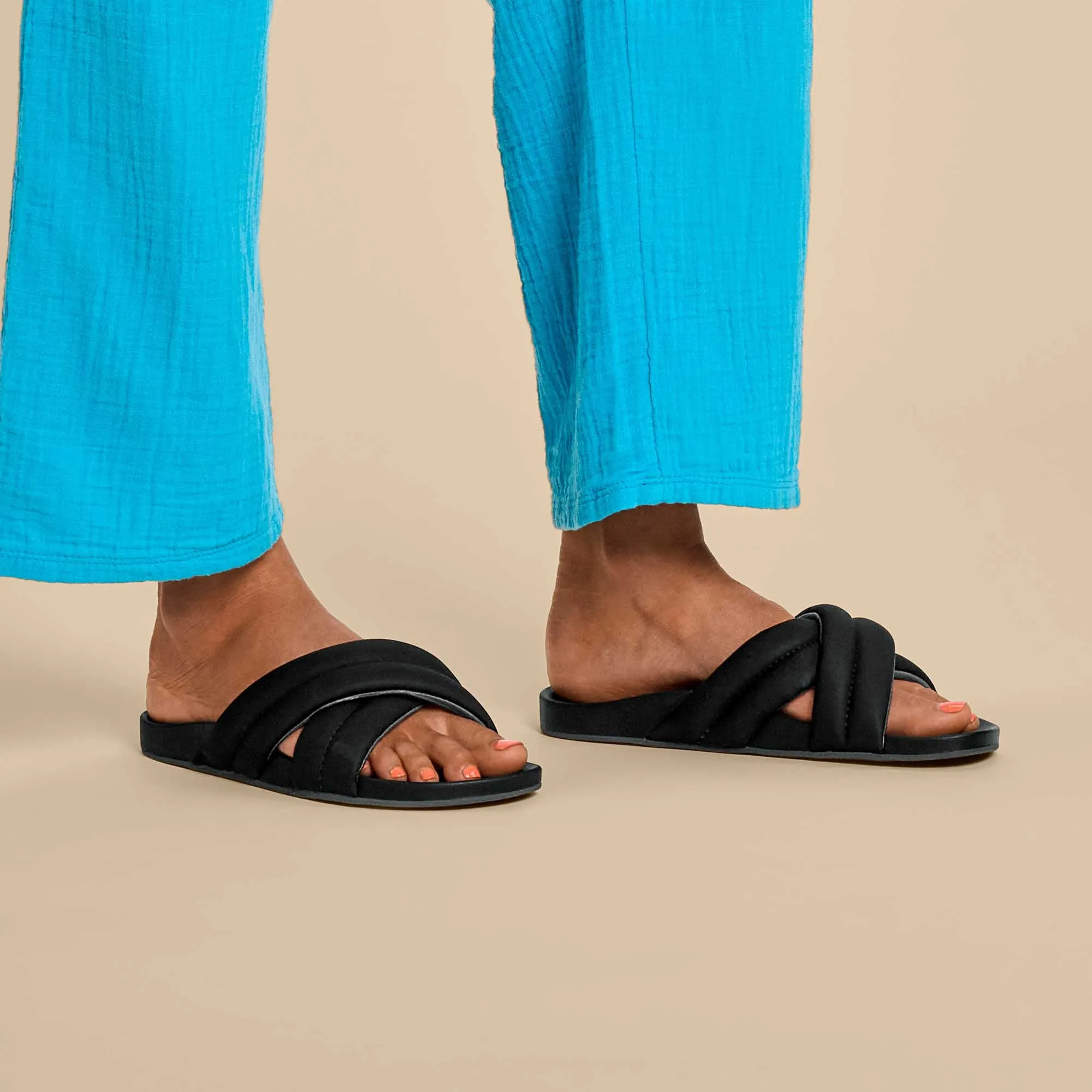 Water Resistant Hila - Black