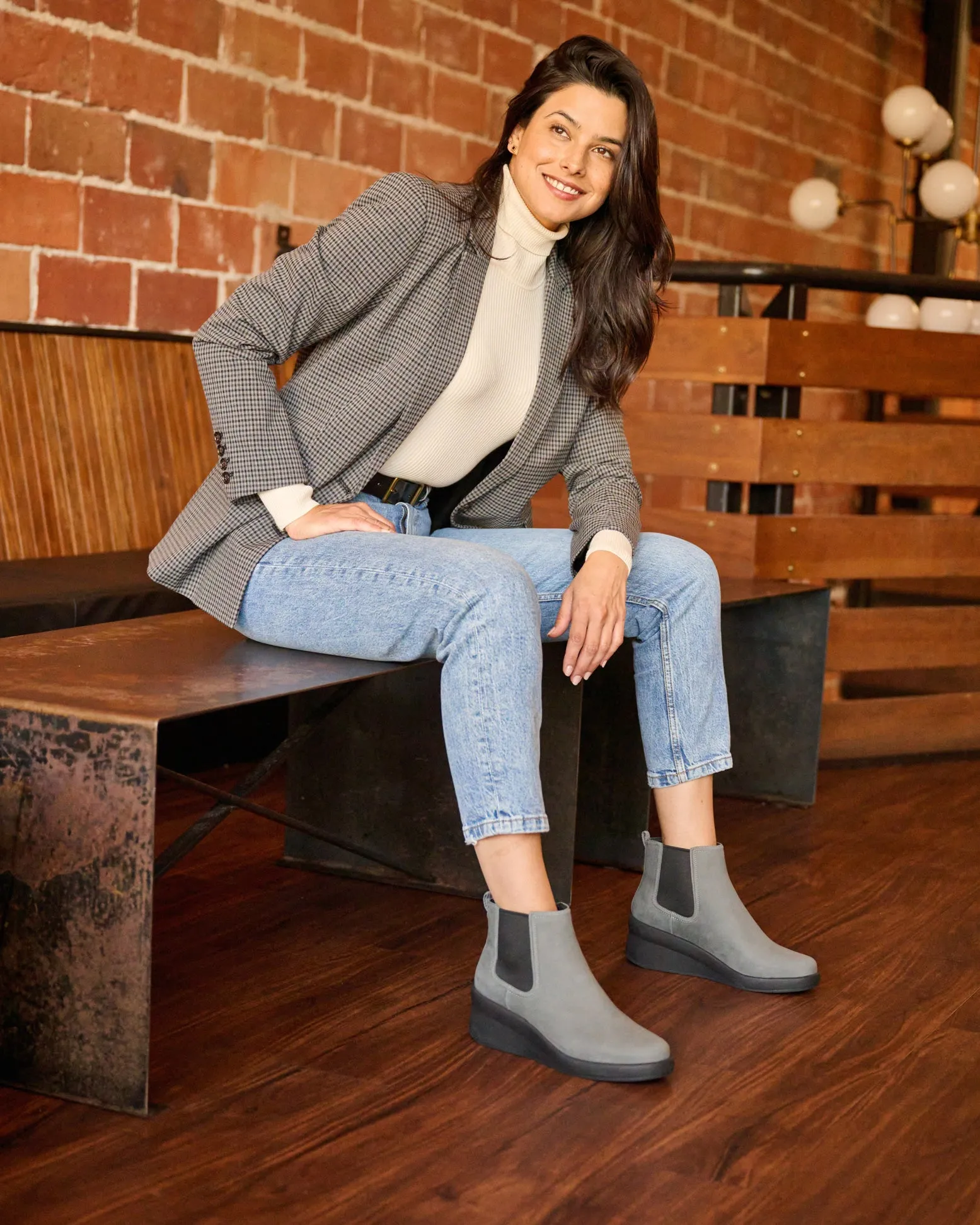 Passage Chelsea Everyday Style Rugged Built Hiking Trails