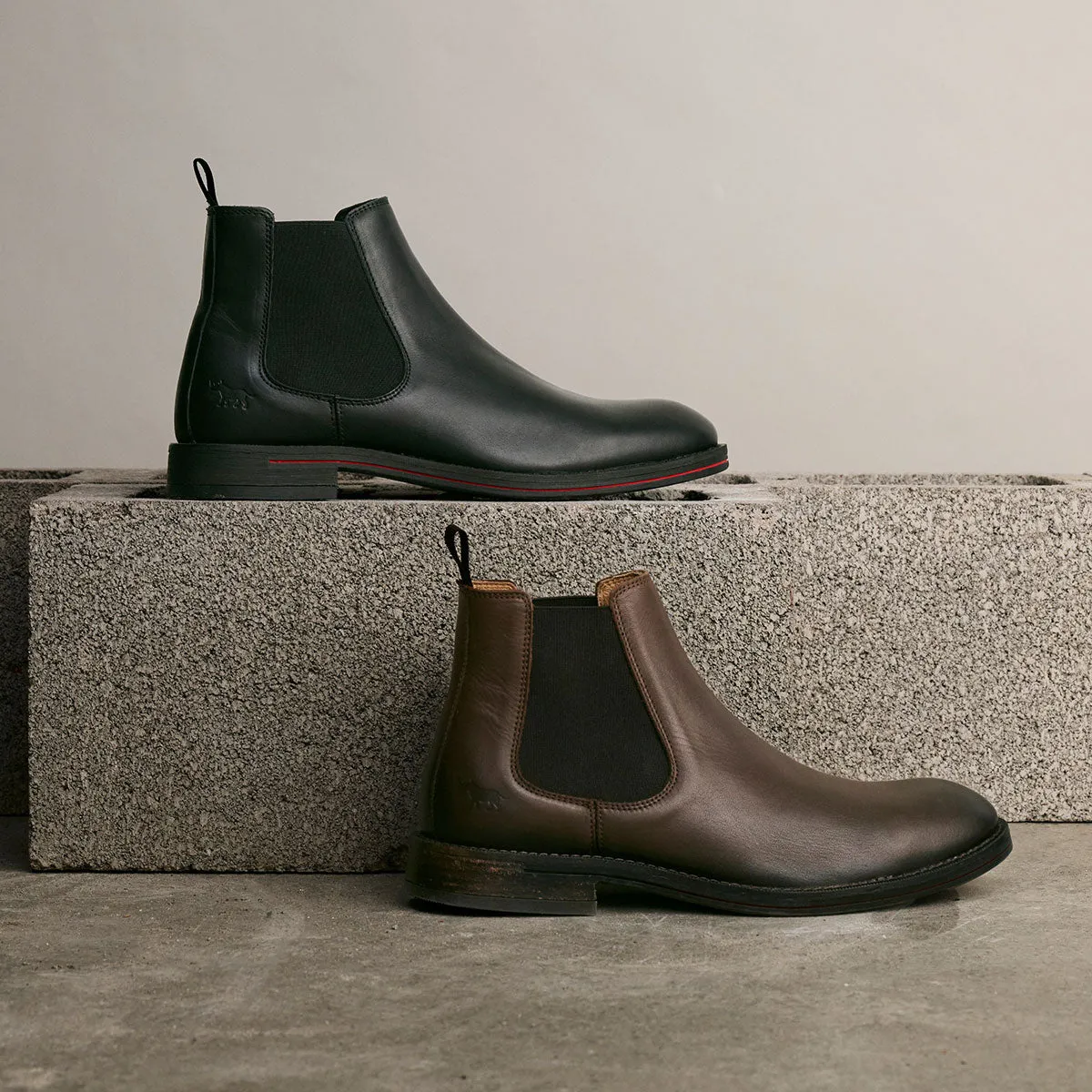 Modern Fit Leather Winner Chelsea Boots Black