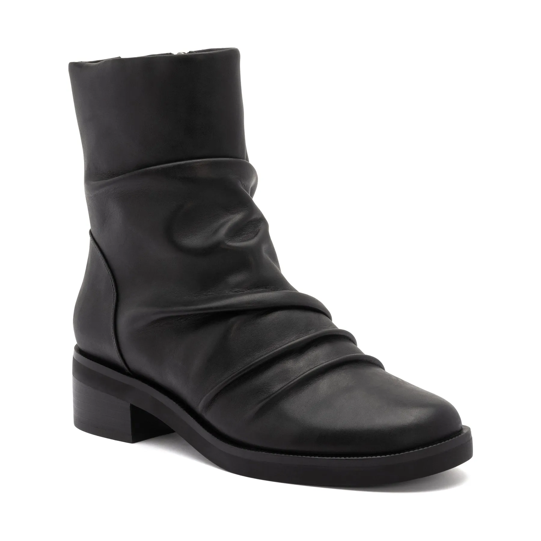 Traverse Scrunch Lace Up Style