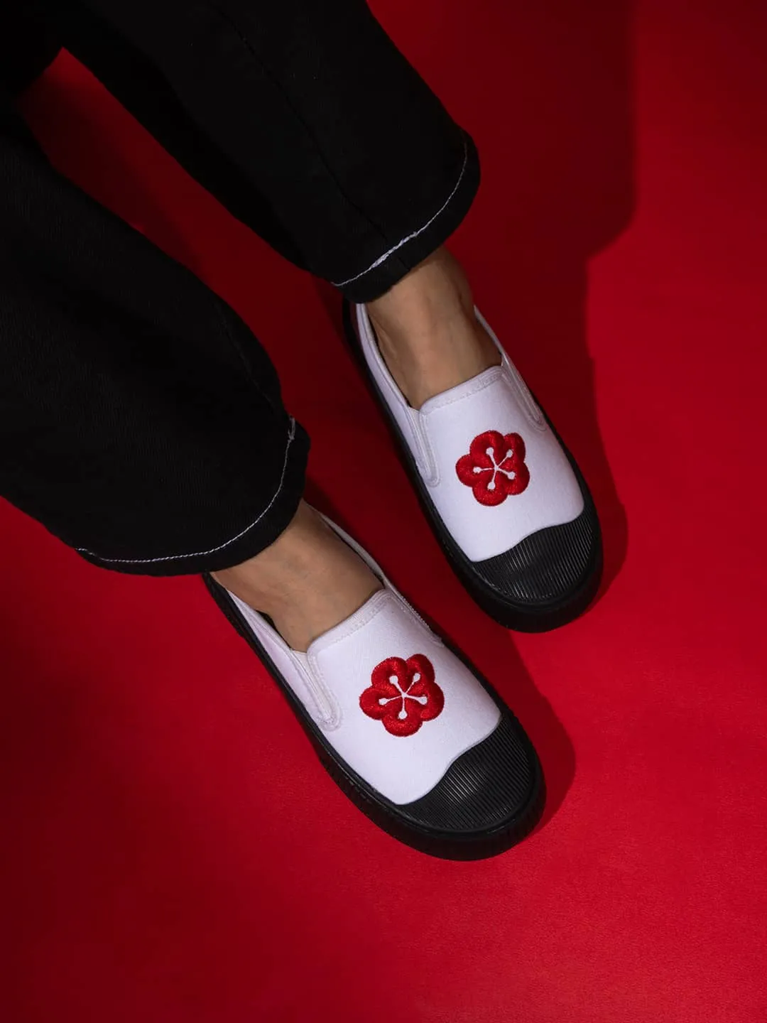 Foam Lining Running Errands Bacca Bucci Kawaii Sakura Slip-On Sneakers