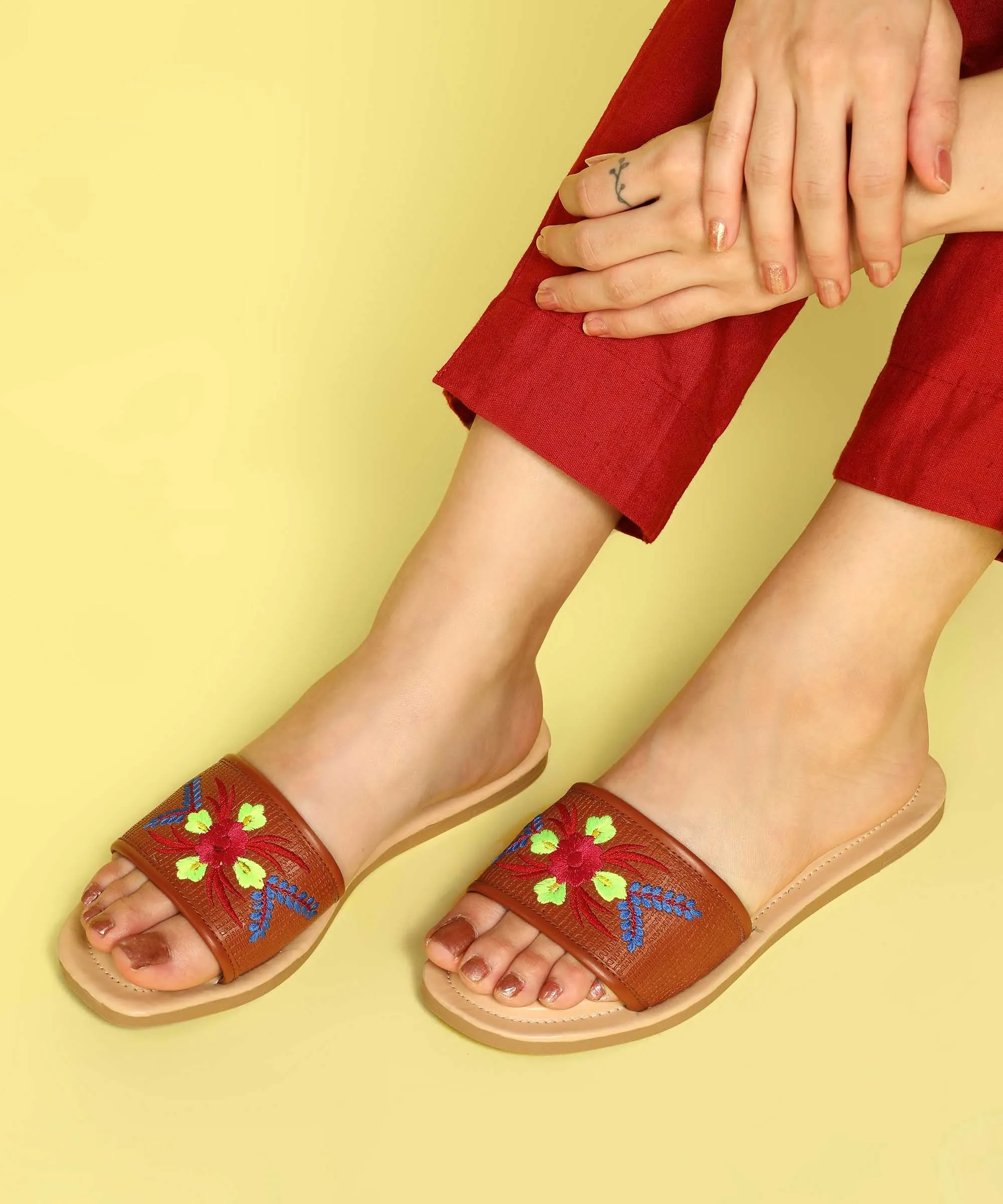 Sponge Padding Light Comfort Paragon K6020L Women Sandals | Casual & Formal Sandals | Stylish, Comfortable & Durable | For Daily & Occasion Wear
