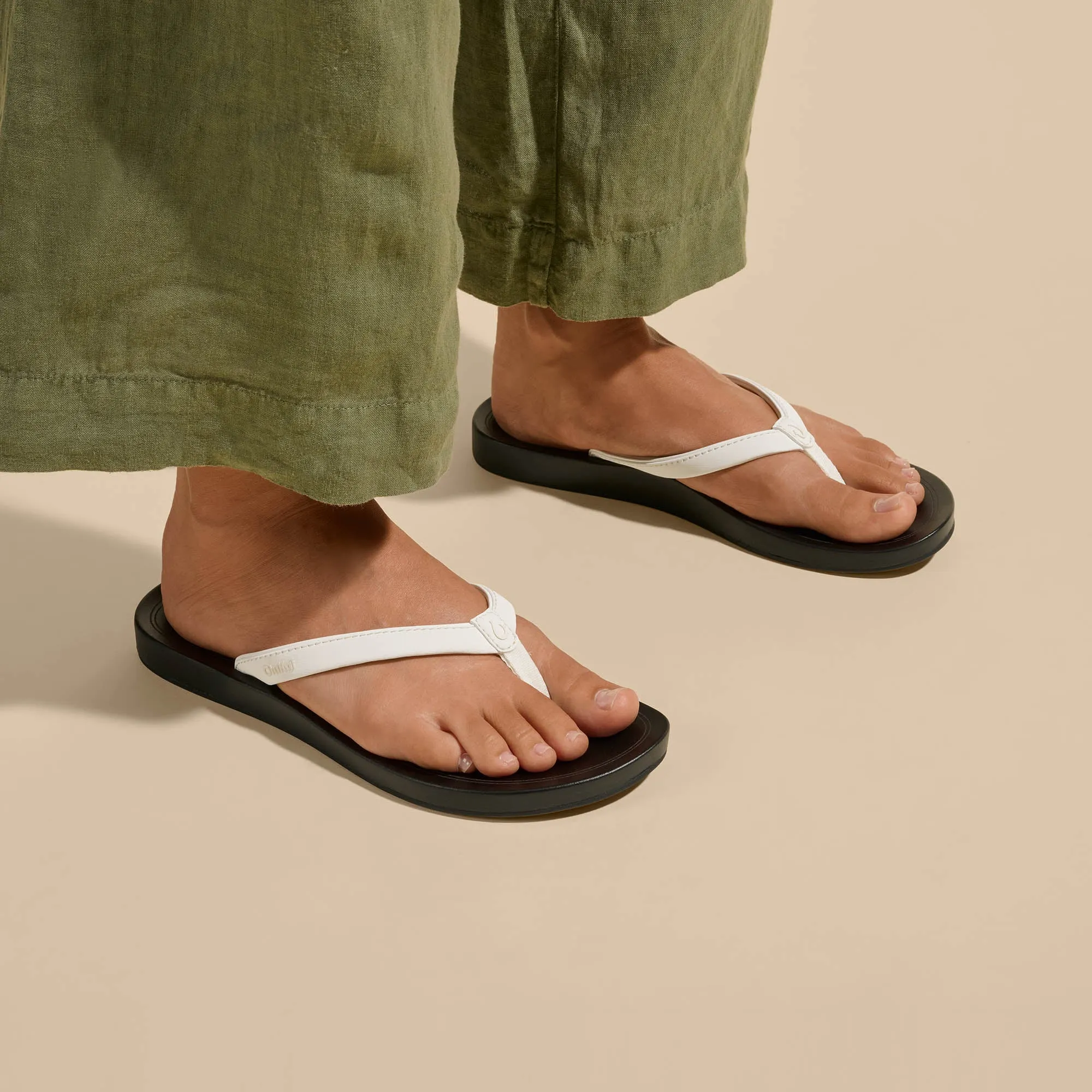 Uiki - Bright White / Lava Rock Bare Motion Effortless Pair