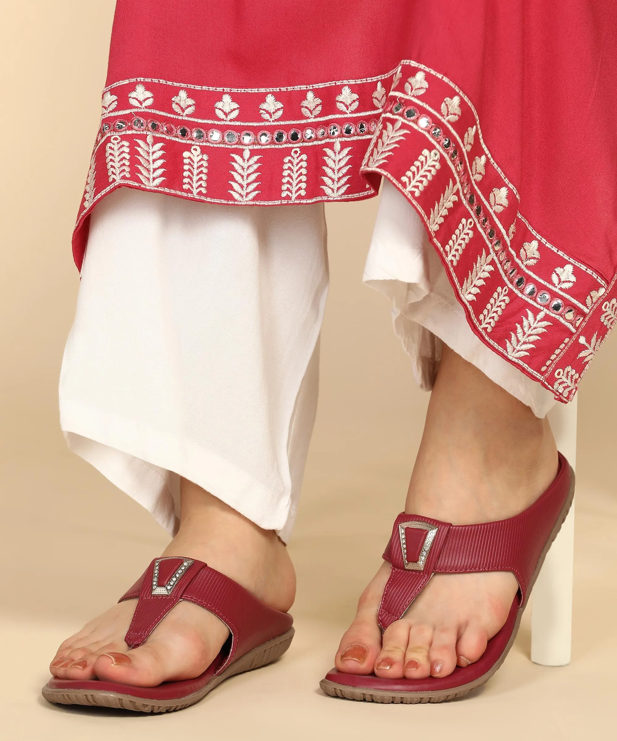Chic Days Versatile Looks Paragon K6018L Women Sandals | Casual & Formal Sandals | Stylish, Comfortable & Durable | For Daily & Occasion Wear