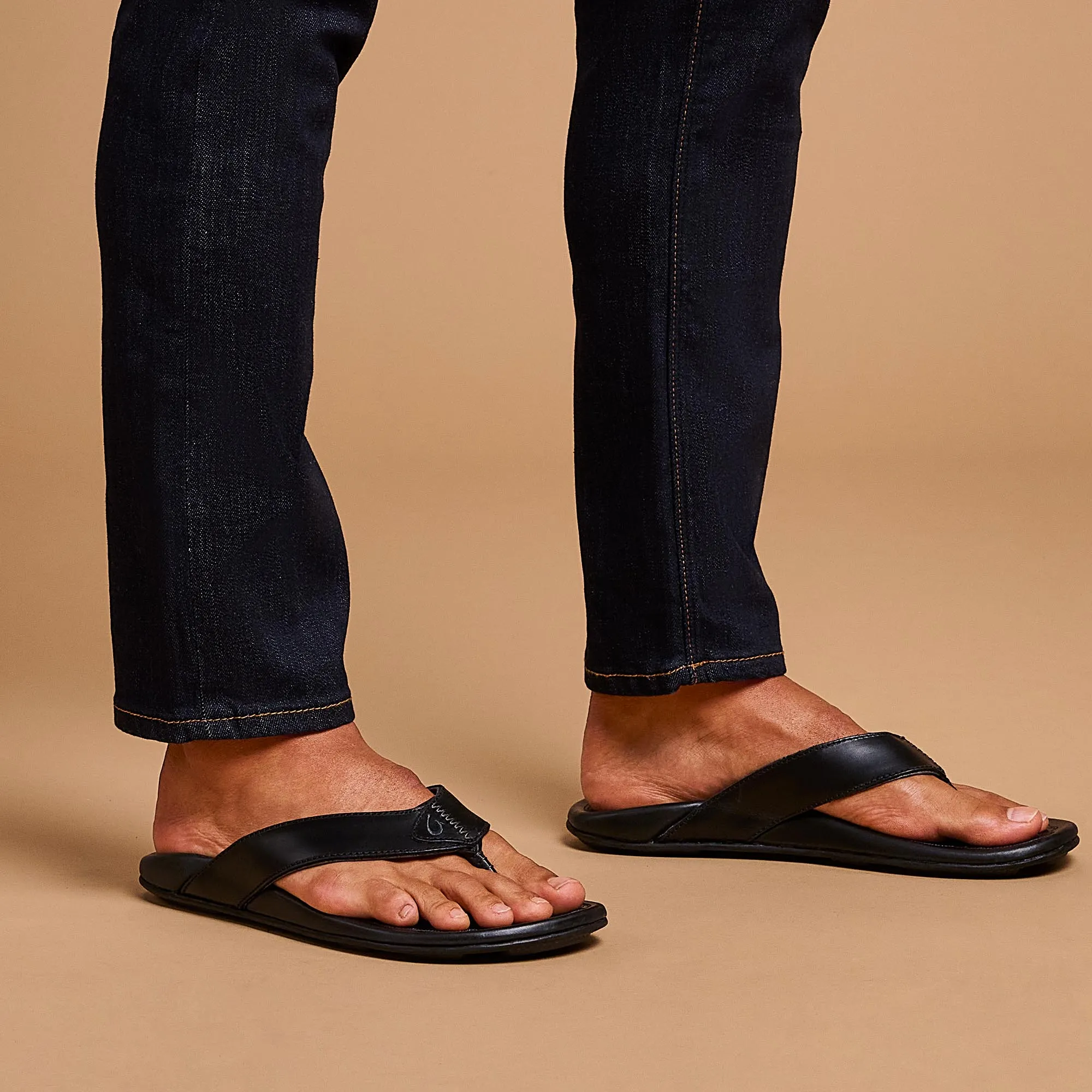 Comfortable Travel Footwear Mekila - Black