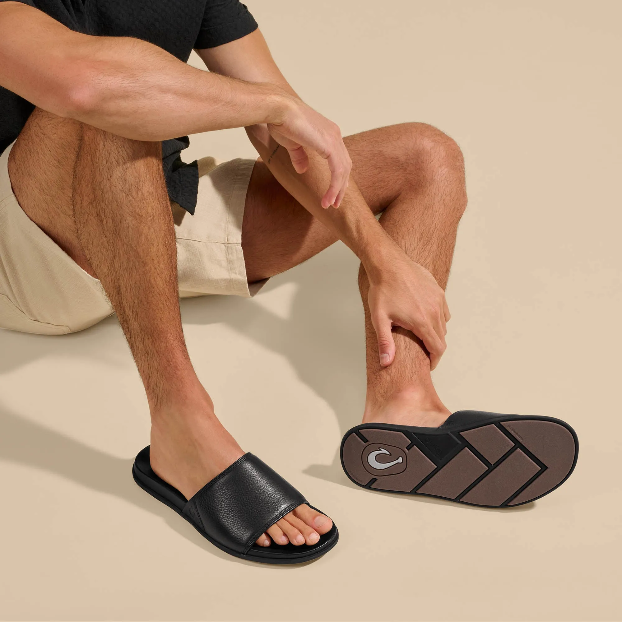 ????lali Slide - Black / Black Sleek Footwear Minimal Wear