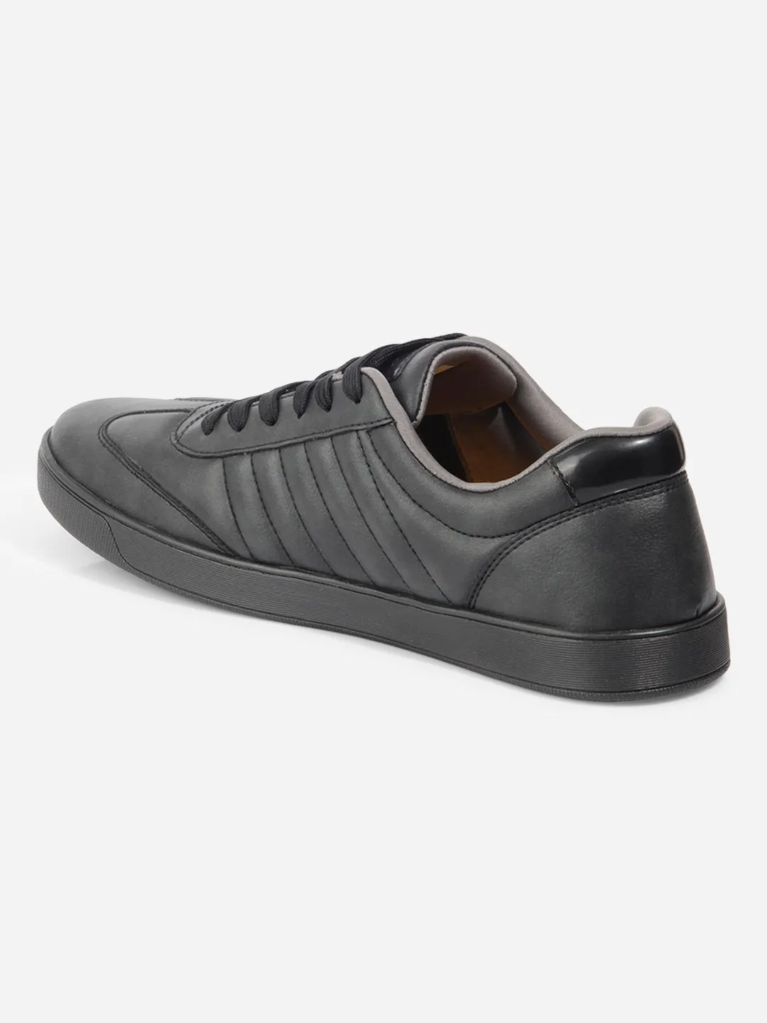 Bouncy midsole No Rub Men's Black Lace Up Sneakers IX6020