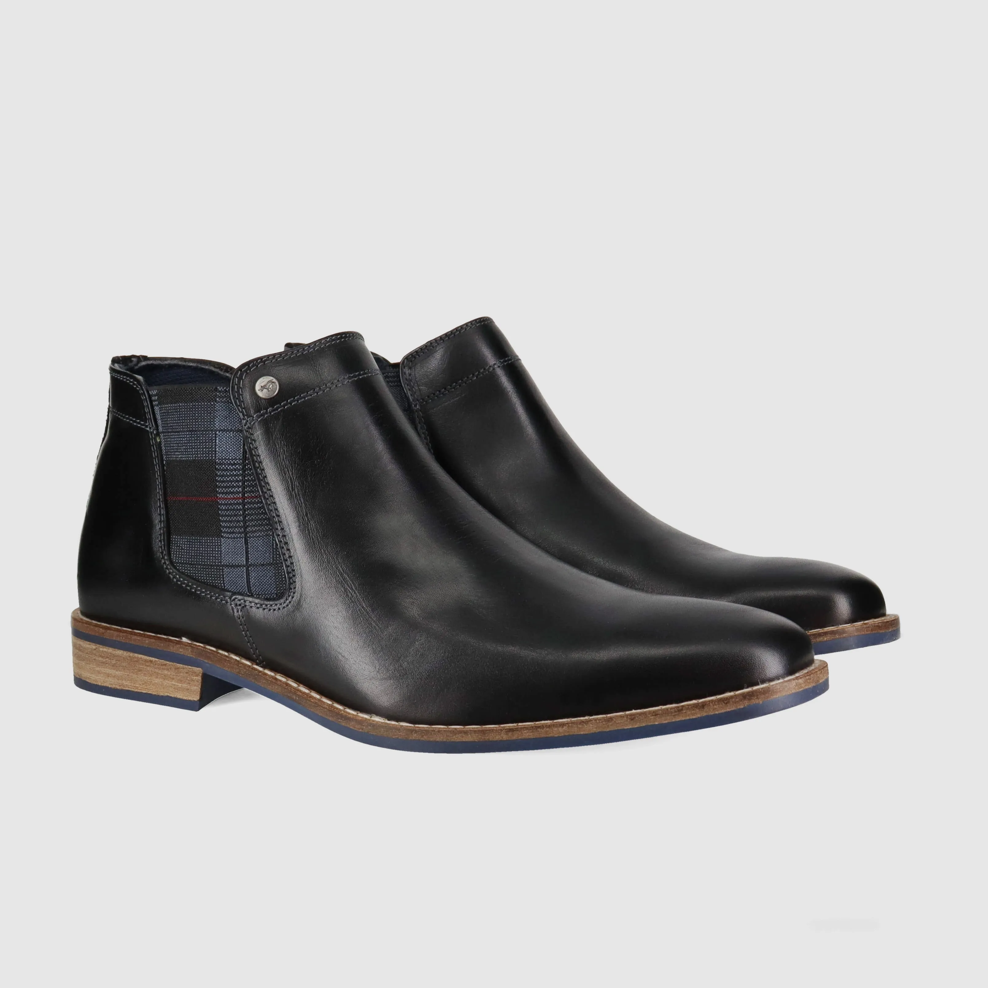 Day Hike Drake Chelsea Boots Black