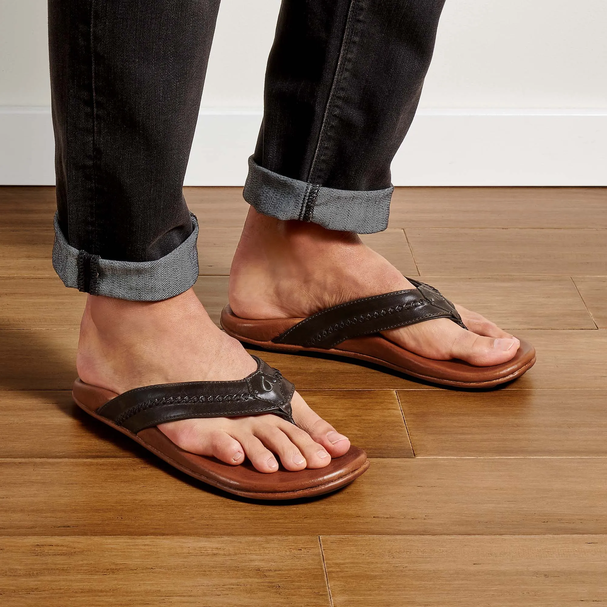 Mea Ola - Charcoal / Fox Closed Toe Travel Days