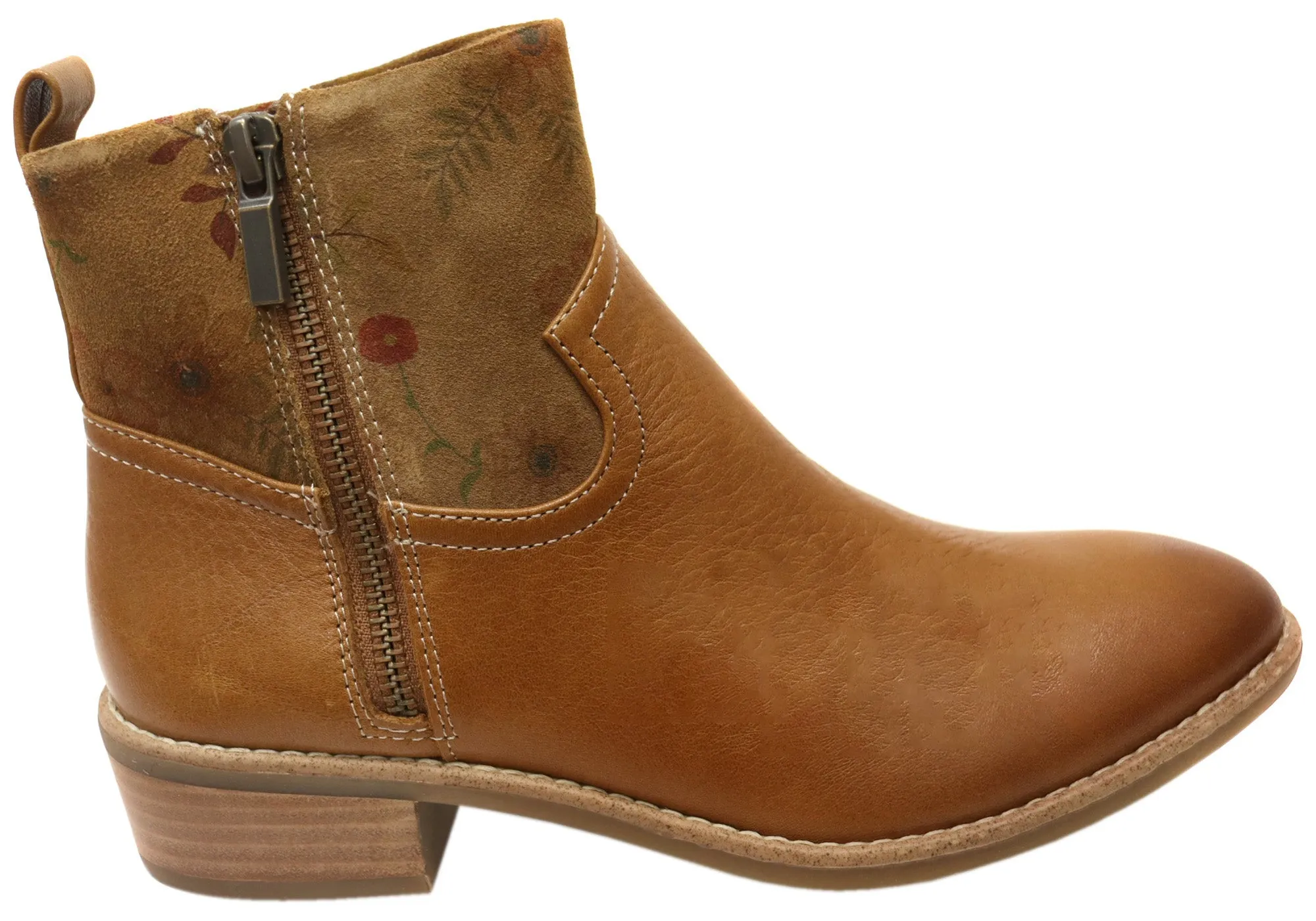 Comfortiva Carter Womens Wide Fit Comfortable Leather Ankle Boots Durable Shell Backcountry Camper