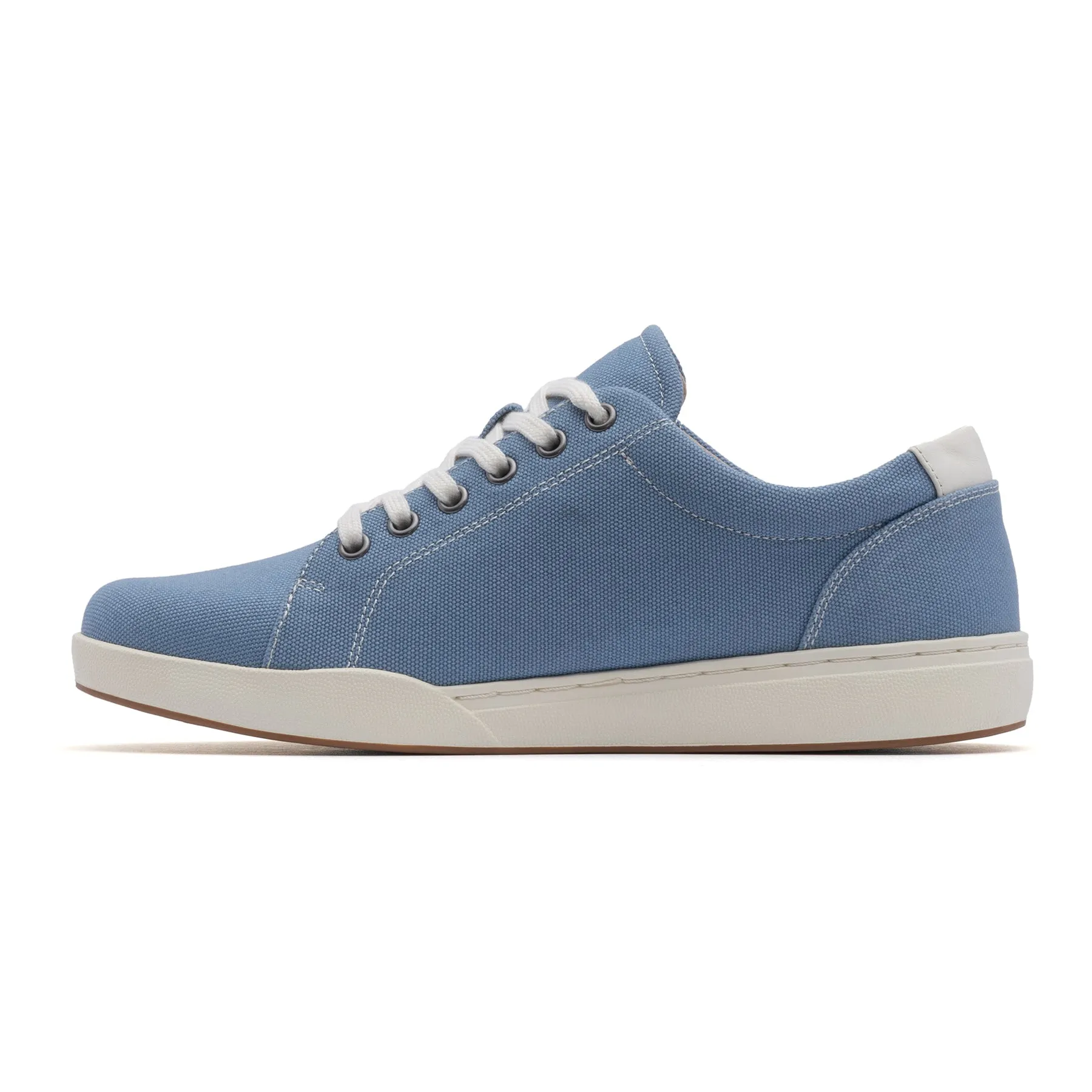 Soft Shell Outfit Ease Encore Sneaker