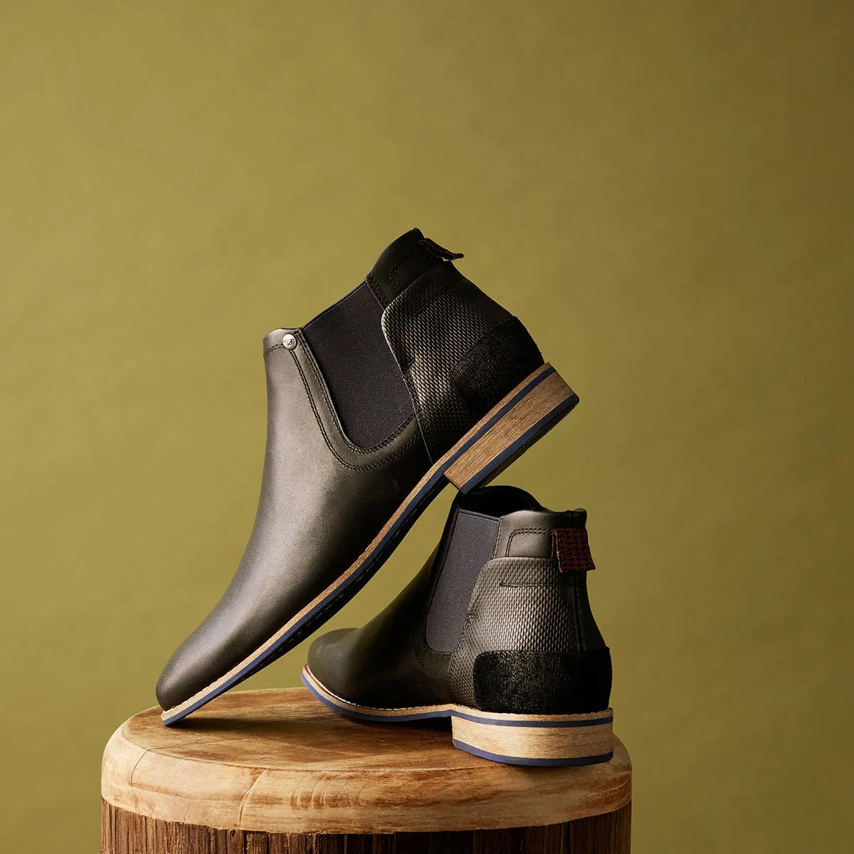 Art Gallery Dion Chelsea Boots Black