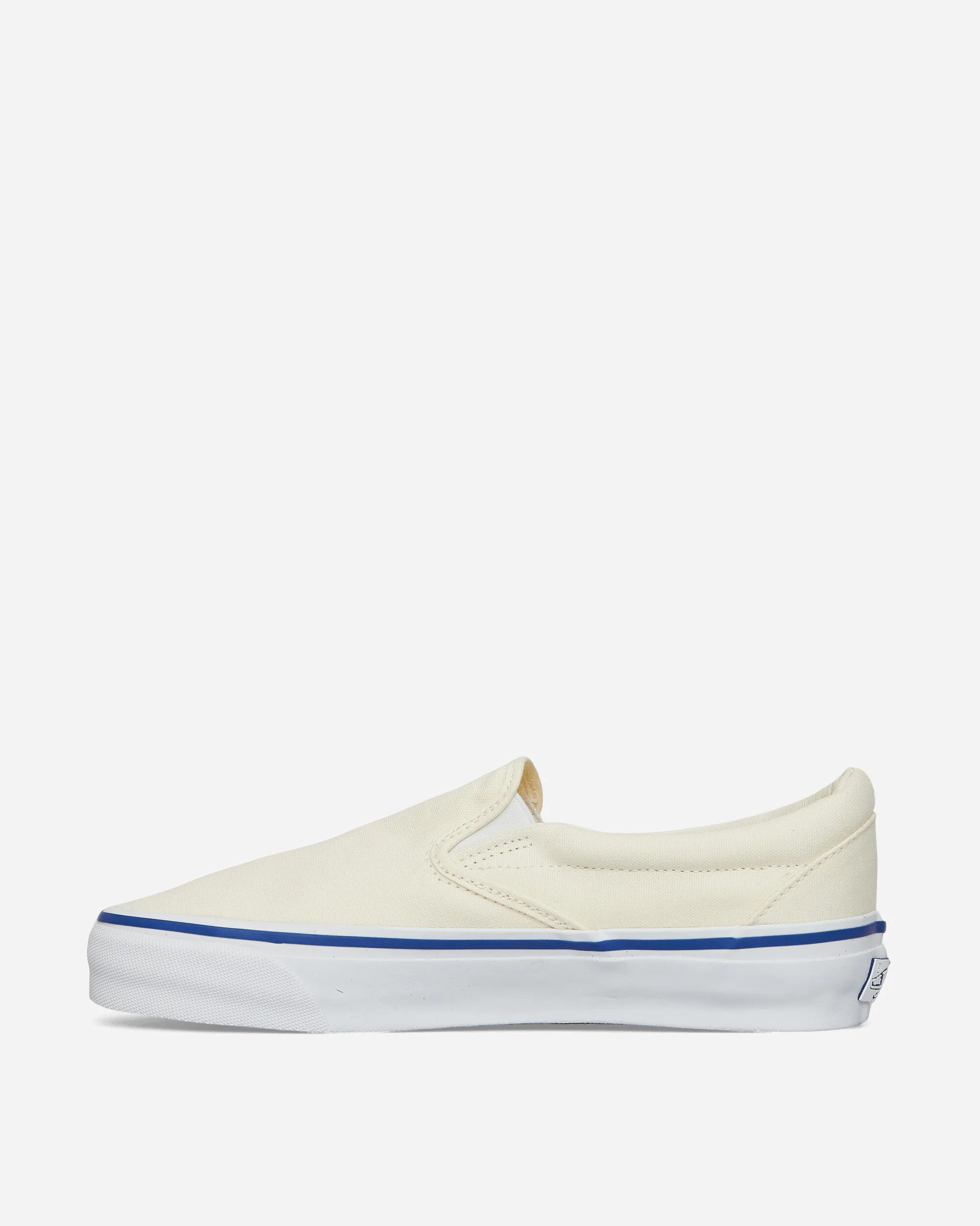 Slip-On Reissue 98 LX Sneakers Off White photo shoot