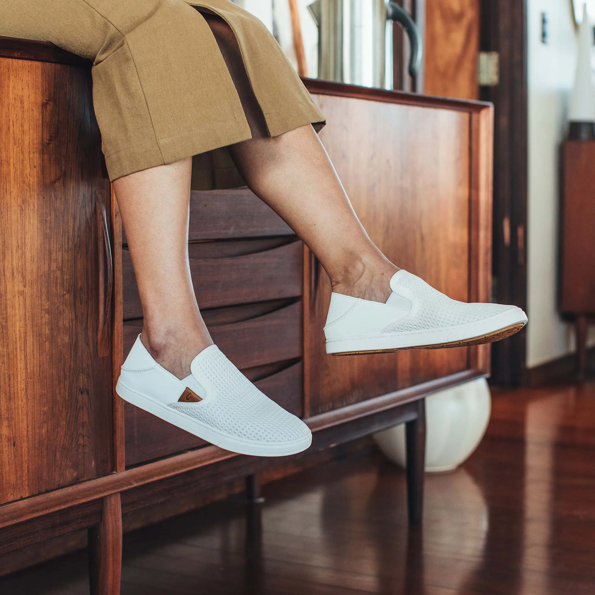 Pehuea - Bright White Reactive Rebound Slip   On Style