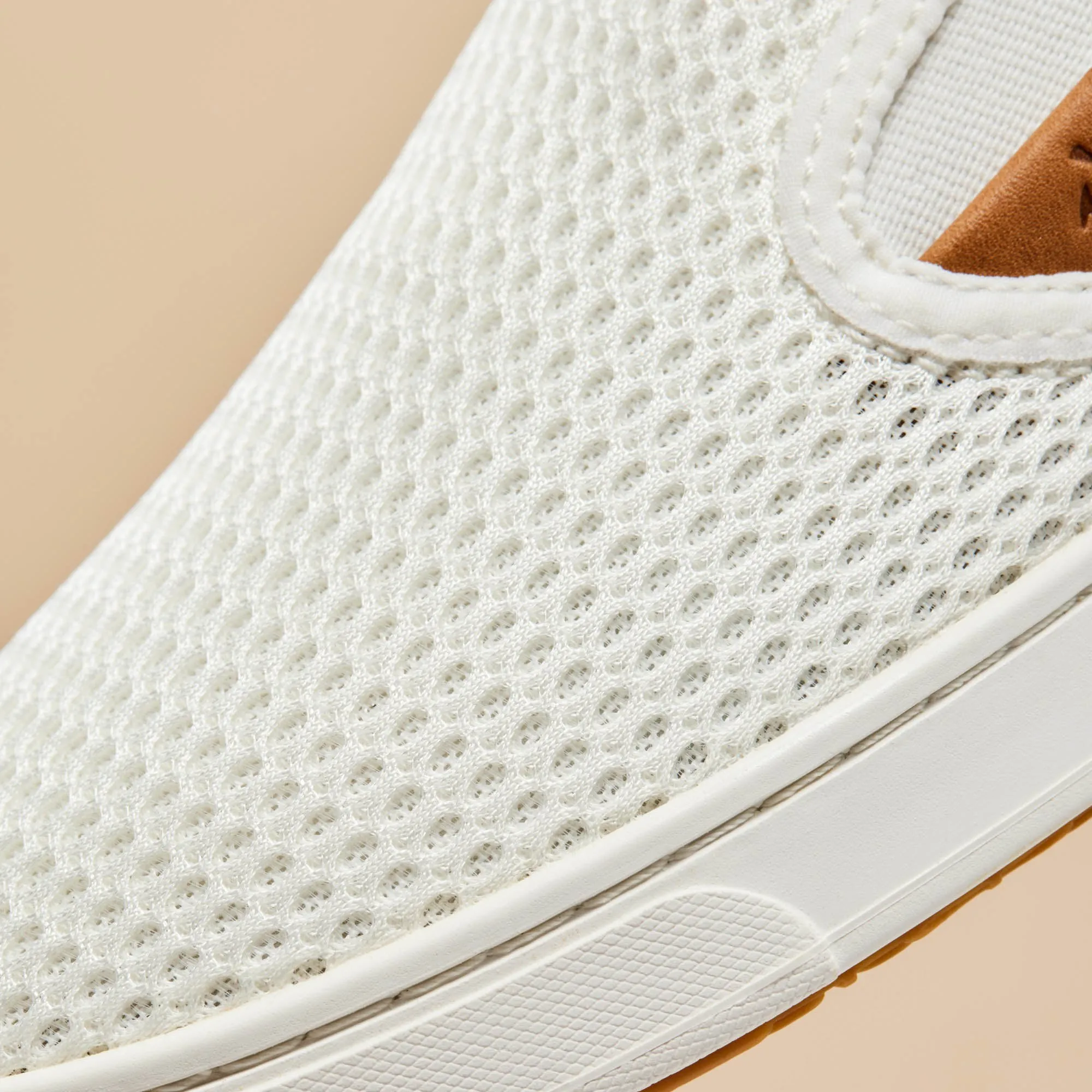 Pehuea - Bright White Perforated Tongue Design Lightweight Design