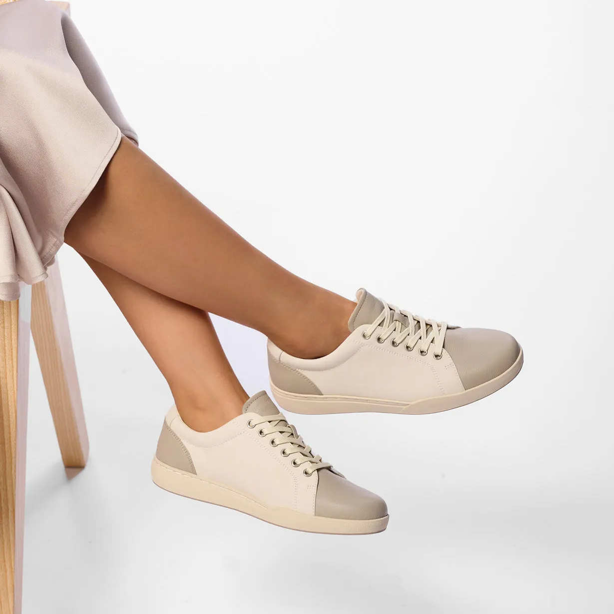 Midfoot Stability Encore Sneaker