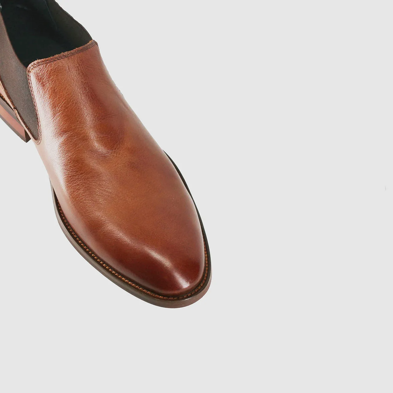 Minimal Style Luis Chelsea Boots Tan