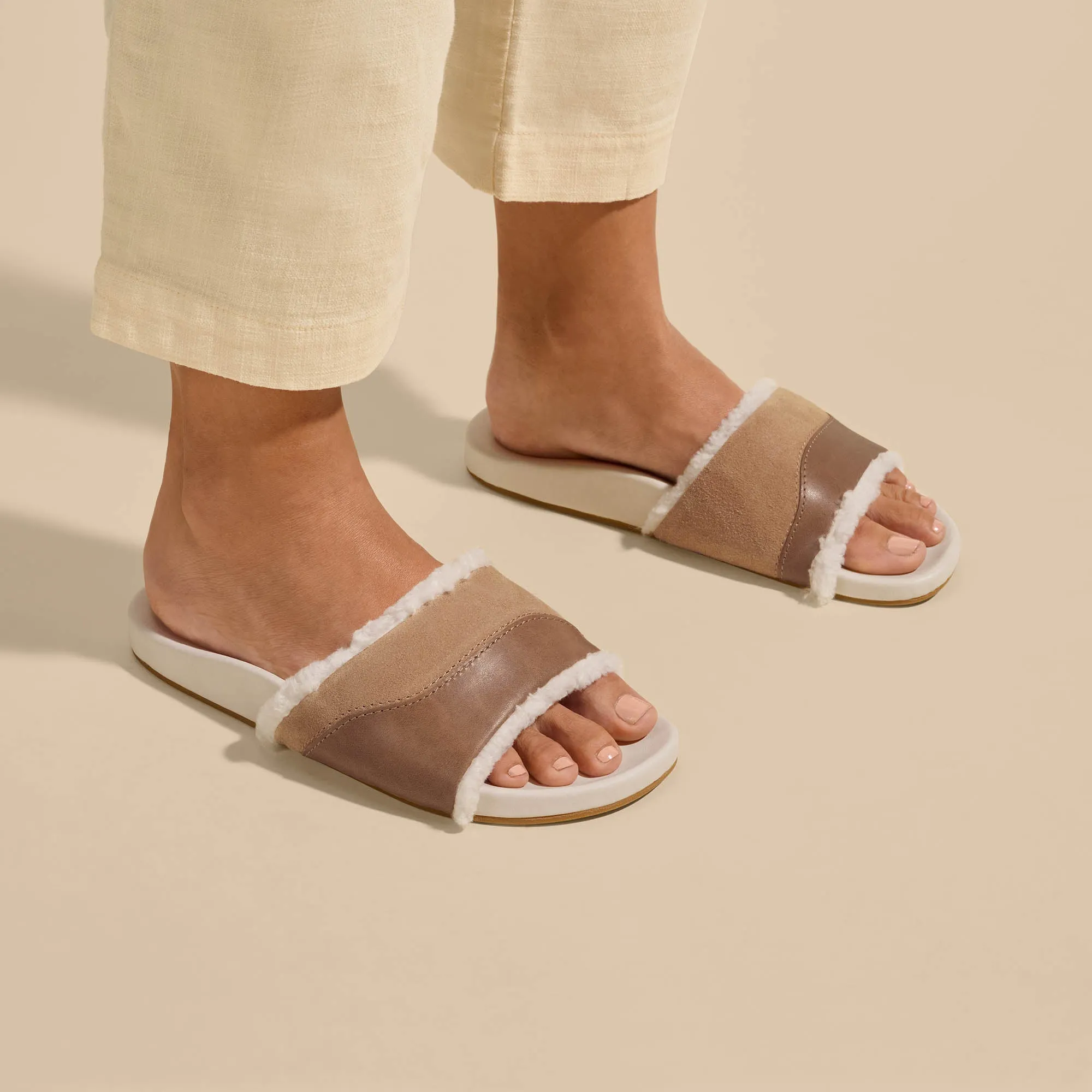 Hala Slide - Tan / Puka Classic Flip-flops Trendy Travel Sandals
