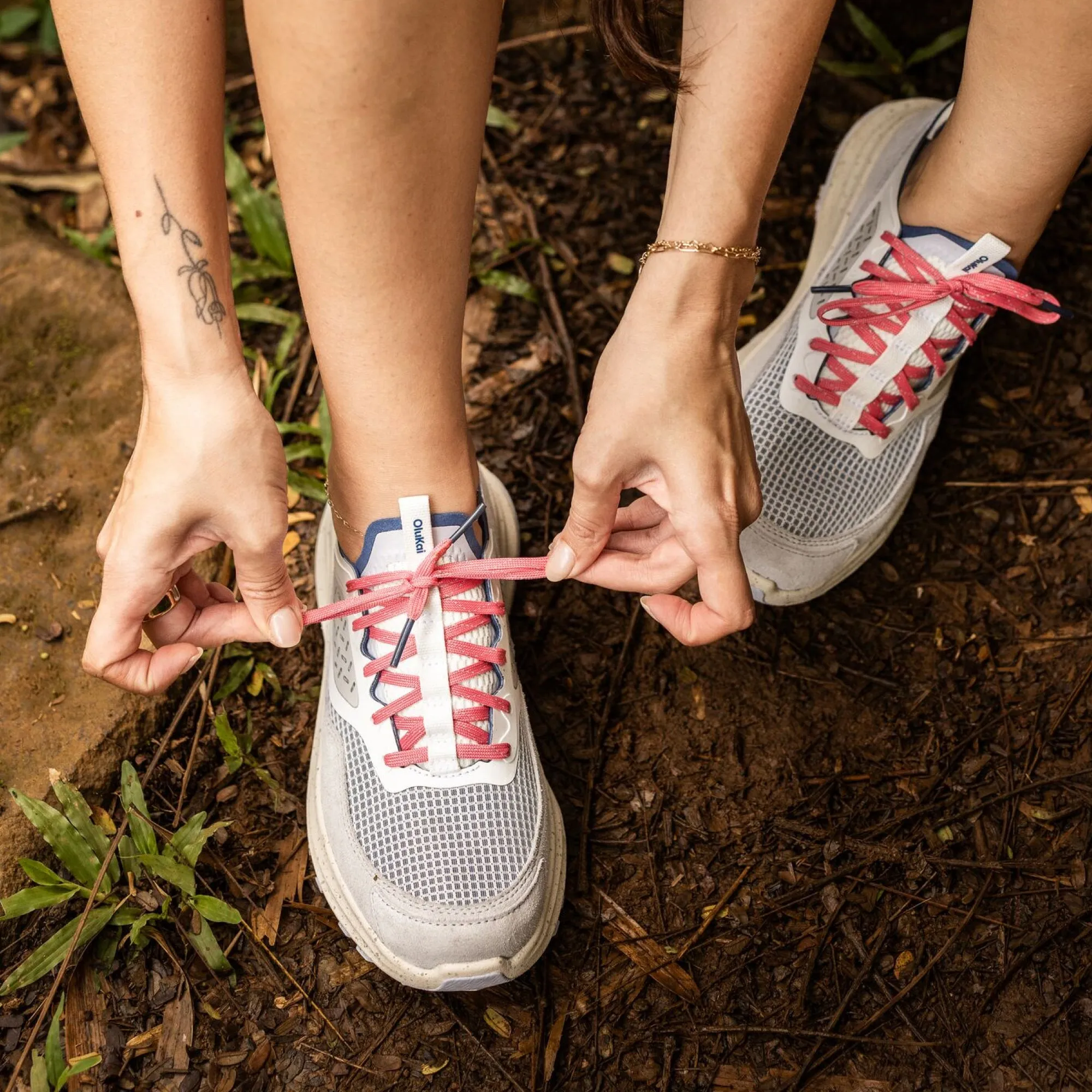 Full-Support Comfort Walk Makiki  -  Bright White / Coastal Blue